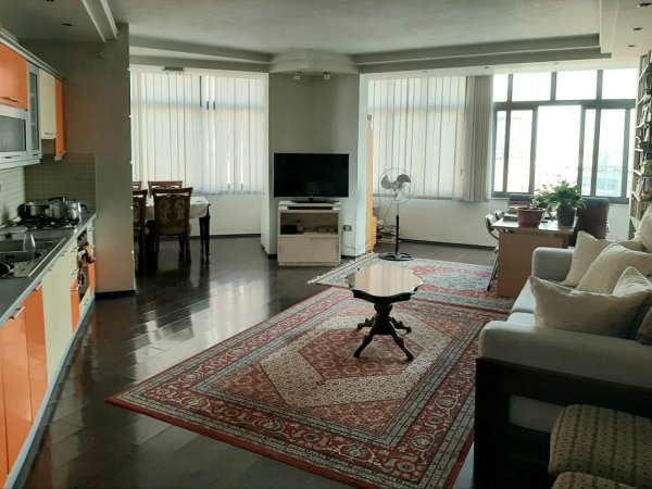 Tirane, jepet me qera apartament 2+1+Ballkon, Kati 5, 112 m² 650 € (Shkelqim Fusha)