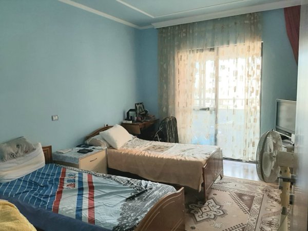 Tirane, jepet me qera apartament 2+1+Ballkon, Kati 5, 112 m² 650 € (Shkelqim Fusha)