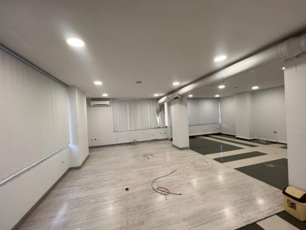 Tirane, jepet me qera ambjent biznesi , Kati 5, 268 m² 2,200 € (zogu i zi)