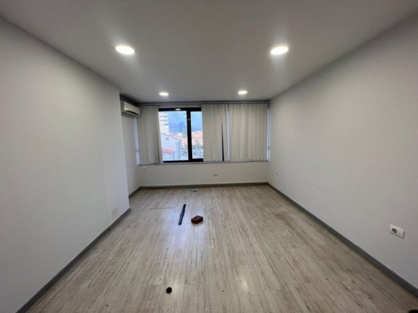 Tirane, jepet me qera ambjent biznesi , Kati 5, 268 m² 2,200 € (zogu i zi)