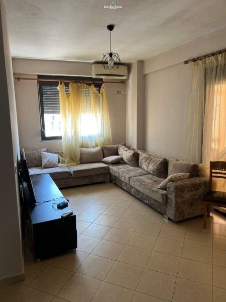 Tirane, jepet me qera apartament 2+1, Kati 7, 130 m² 600 € (komuna e parisit)