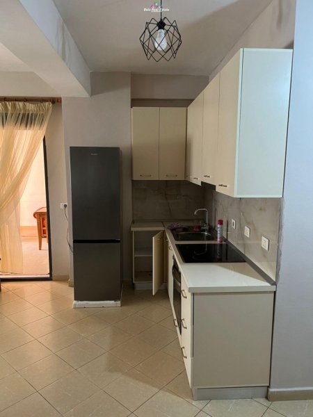 Tirane, jepet me qera apartament 2+1, Kati 7, 130 m² 600 € (komuna e parisit)