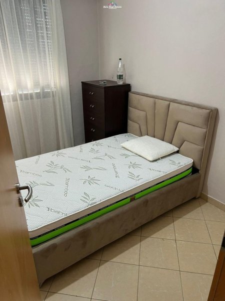 Tirane, jepet me qera apartament 2+1, Kati 7, 130 m² 600 € (komuna e parisit)