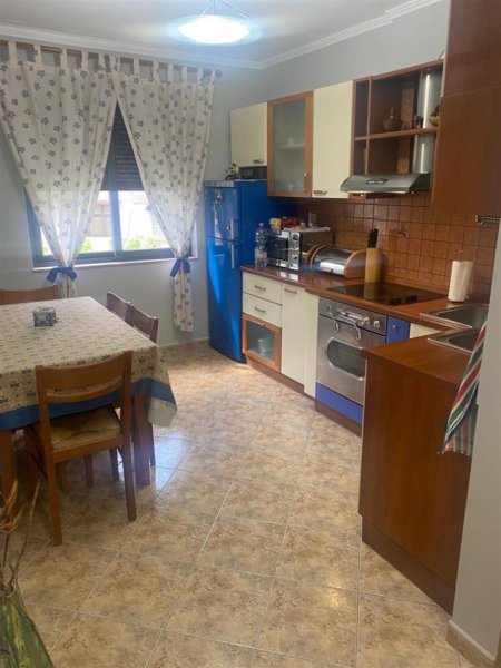 Tirane, jepet me qera apartament 3+1, , 80 m² 600 € (MIINE PEZA)