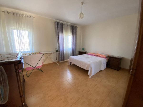 Tirane, jepet me qera apartament 3+1+Aneks+Ballkon, Kati 3, 170 m² 500 € (Brryli)