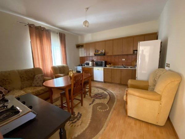 Tirane, jepet me qera apartament 3+1+Aneks+Ballkon, Kati 3, 170 m² 500 € (Brryli)