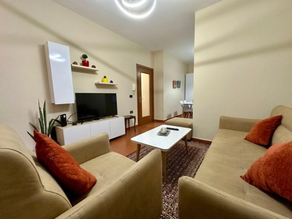 Tirane, jepet me qera apartament 2+1+Ballkon, Kati 7, 84 m² 750 € (Rruga Sami Frasheri)