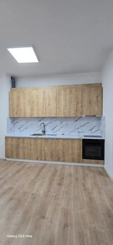 Tirane, jepet me qera apartament 2+1+Aneks+Ballkon, Kati 3, 130 m² 700 € ( Kompleksi Delijorgji)