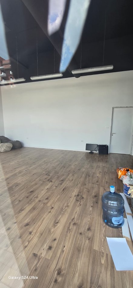 Tirane, jepet me qera dyqan , , 35 m² 550 € (Te deliorgji)