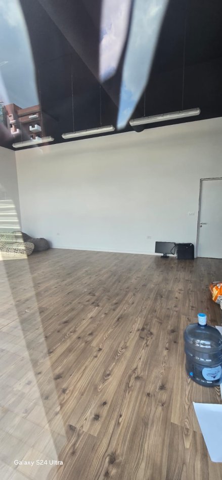 Tirane, jepet me qera dyqan , , 35 m² 550 € (Te deliorgji)