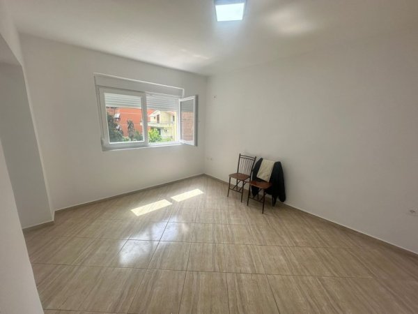 Tirane, jepet me qera apartament 1+1, Kati 3, 55 m² 350 €