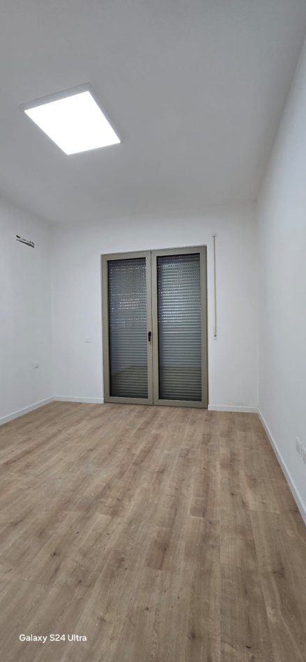 Tirane, jepet me qera apartament 2+1, Kati 2, 130 m² 700 € (kompleksi delijorgji)