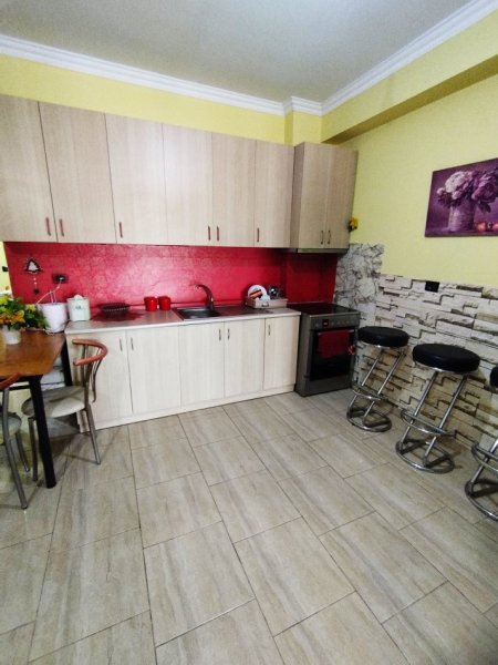 Fier, jepet me qera apartament+verande | Penthouse 2+1+Ballkon, Kati 9, 160 m² 300 € (Pran shkolles Andon xoxa)