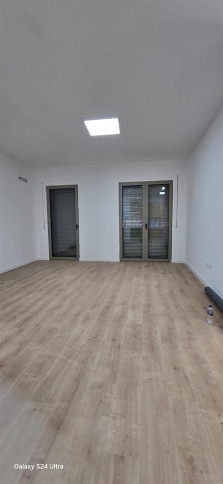 Tirane, jepet me qera apartament 2+1, Kati 2, 130 m² 700 € (KOMPLEKSI DELIJORGJI)
