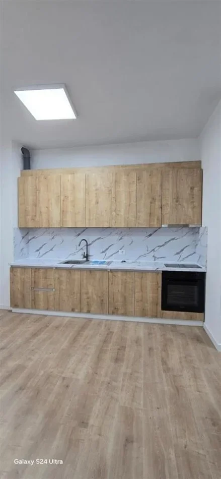 Tirane, jepet me qera apartament 2+1, Kati 2, 130 m² 700 € (KOMPLEKSI DELIJORGJI)