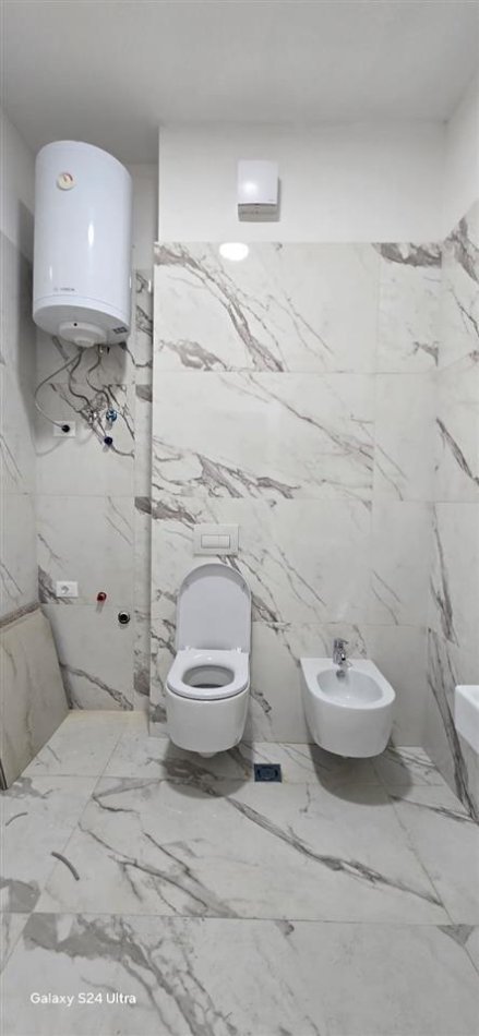 Tirane, jepet me qera apartament 2+1, Kati 2, 130 m² 700 € (KOMPLEKSI DELIJORGJI)
