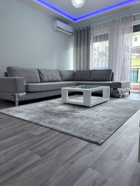 Tirane, jepet me qera apartament 3+1+Ballkon, Kati 5, 115 m² 650 € (Kristal center)