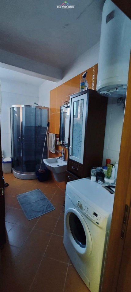 Tirane, jepet me qera apartament 2+1, Kati 2, 100 m² 700 € (vasil shanto)