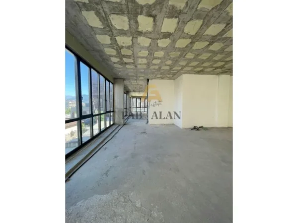 Tirane, shitet ambjent biznesi , Kati 2, 577 m² 519,400 € (Kamez)
