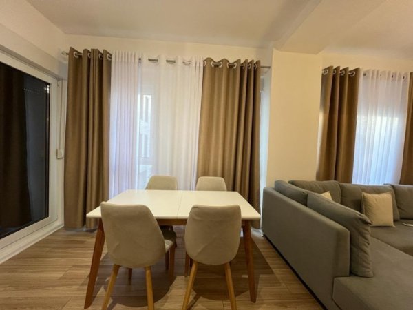 jepet me qera apartament 3+1, , 111 m² 750 € (RRUGA KAVAJES)