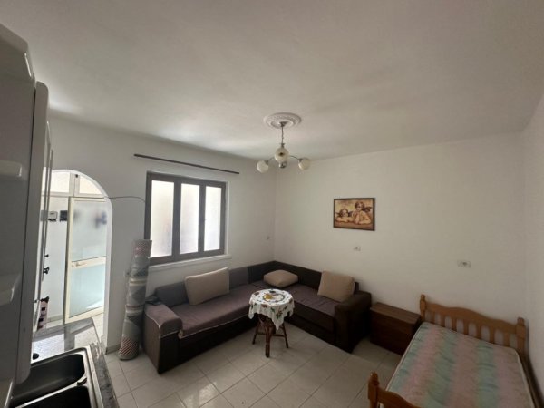 Tirane, jepet me qera Vile 1+1, Kati 1, 40 m² 375 € (riza cerova)