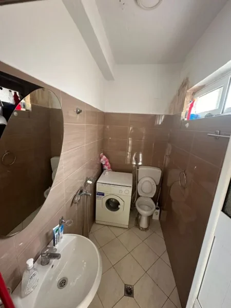 Tirane, jepet me qera Vile 1+1, Kati 1, 40 m² 375 € (riza cerova)