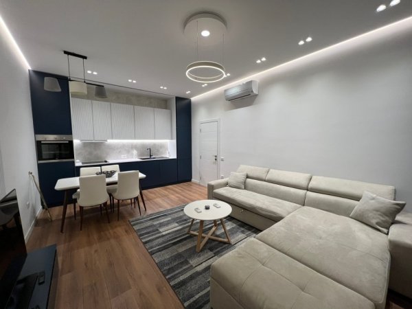 Tirane, jepet me qera apartament 1+1, Kati 8, 65 m² 800 € (Rruga e kavajes, Square 21)