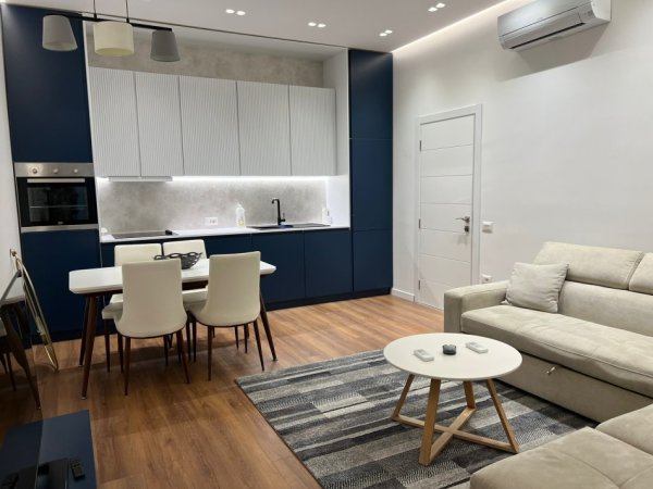 Tirane, jepet me qera apartament 1+1, Kati 8, 65 m² 800 € (Rruga e kavajes, Square 21)