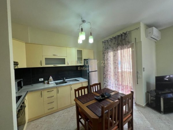 Tirane, jap me qera apartament 2+1+Ballkon, Kati 3, 84 m² 650 € (Komuna e Parisit)