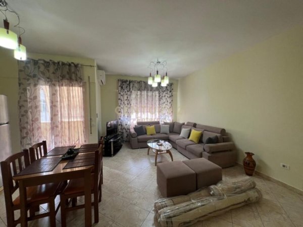 Tirane, jap me qera apartament 2+1+Ballkon, Kati 3, 84 m² 650 € (Komuna e Parisit)