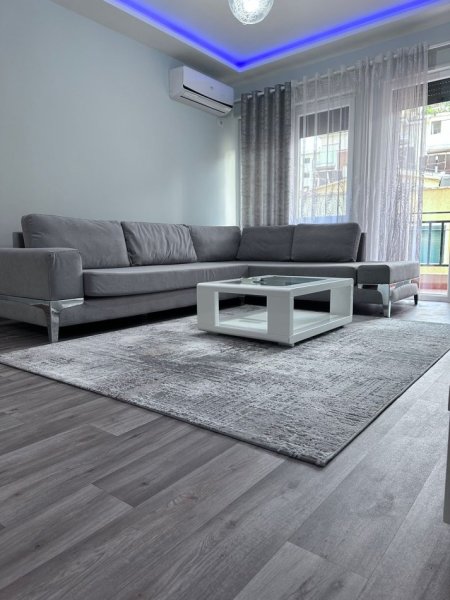 Tirane, jepet me qera apartament 3+1, Kati 5, 115 m² 650 € (Kristal Center)