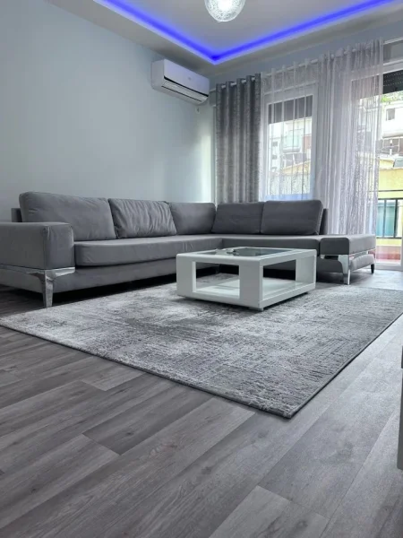 Tirane, jepet me qera apartament 3+1, Kati 5, 115 m² 650 € (Kristal Center)