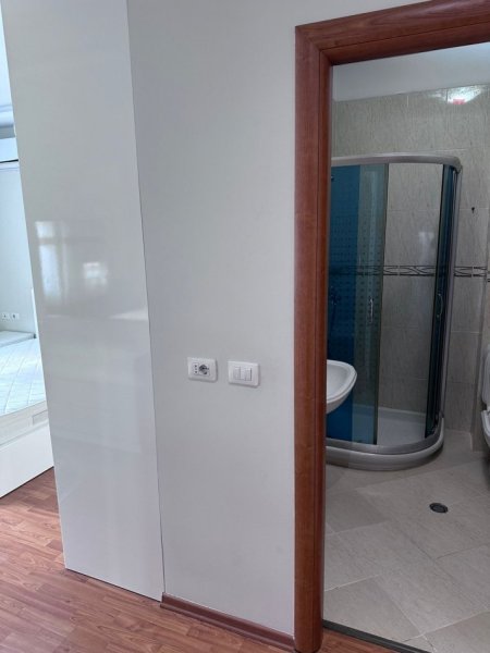Tirane, jepet me qera apartament 3+1, Kati 5, 115 m² 650 € (Kristal Center)