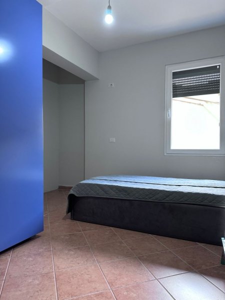 Tirane, jepet me qera apartament 3+1, Kati 5, 115 m² 650 € (Kristal Center)