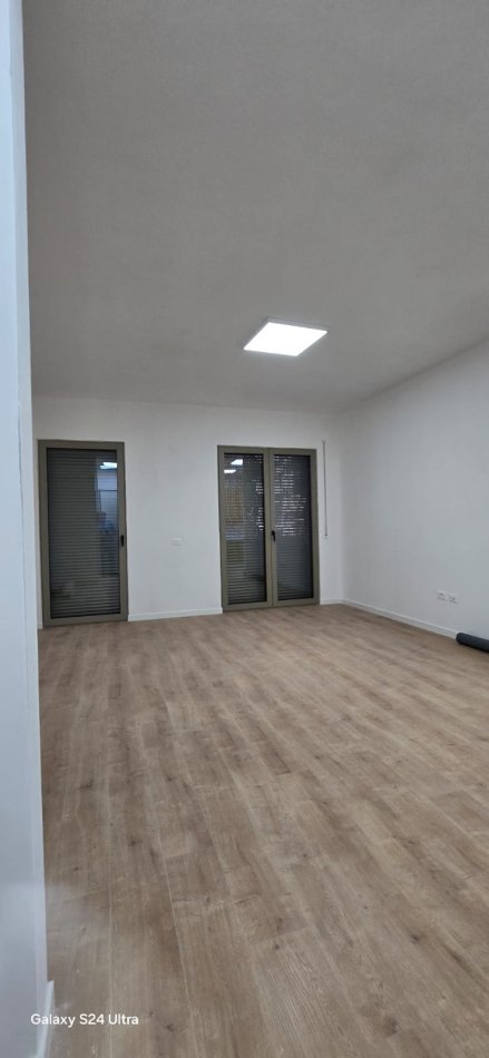 Tirane, jepet me qera apartament 2+1, Kati 2, 130 m² 700 € (Kompleksi Delijorgji)