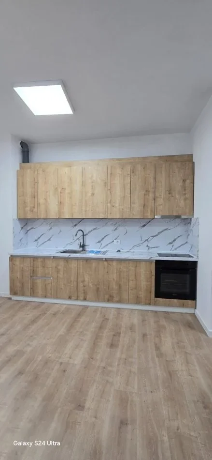 Tirane, jepet me qera apartament 2+1, Kati 2, 130 m² 700 € (Kompleksi Delijorgji)