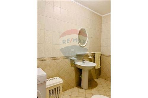 Tirane, jepet me qera apartament 1+1+Ballkon, Kati 5, 70 m² 550 € (Komuna e Parisit)