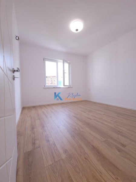 Tirane, shes apartament 2+1+Ballkon, Kati 7, 95 m² 210,000 € (Rrethrrotullimi i Zogut te Zi)