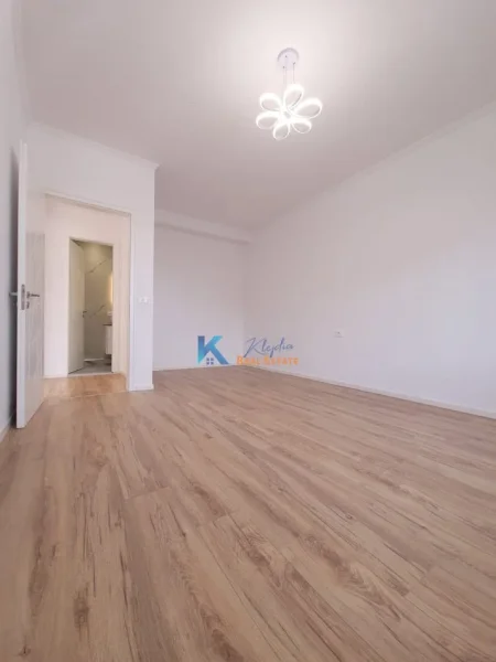 Tirane, shes apartament 2+1+Ballkon, Kati 7, 95 m² 210,000 € (Rrethrrotullimi i Zogut te Zi)