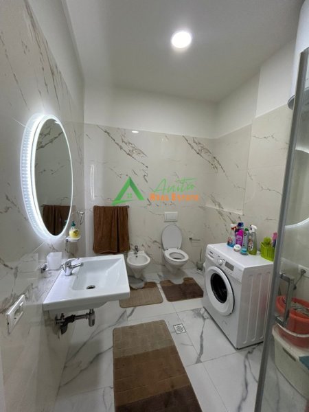 Tirane, jepet me qera apartament 1+1+Ballkon, Kati 1, 120 m² 600 € (Liqeni i Thate)