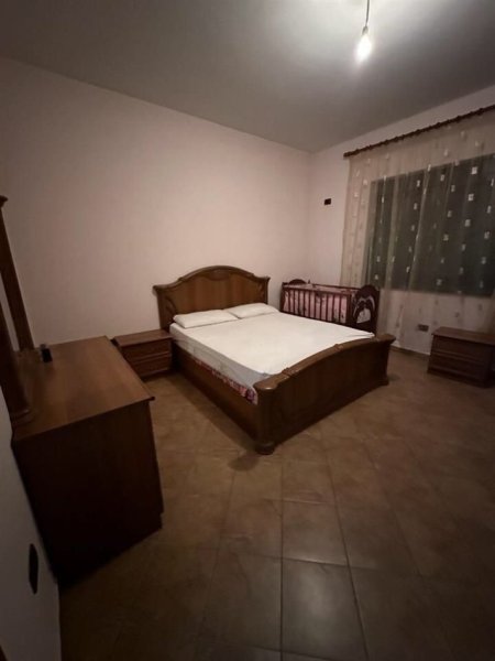 Tirane, jepet me qera apartament 2+1, Kati 3, 120 m² 400 € (SELITE)