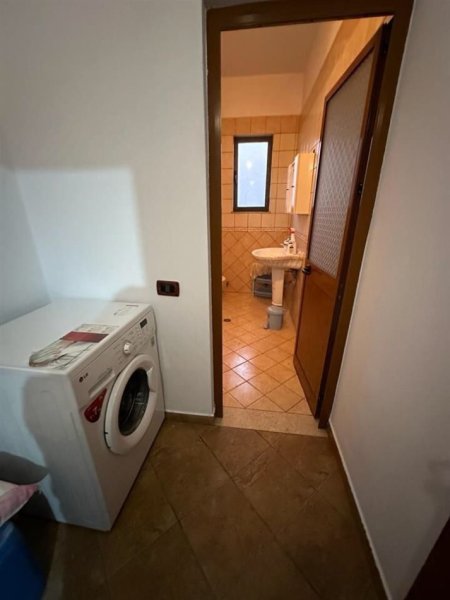 Tirane, jepet me qera apartament 2+1, Kati 3, 120 m² 400 € (SELITE)