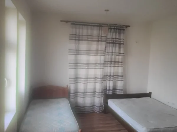 Tirane, jepet me qera apartament 1+1, Kati 3, 50 m² 290 € (Ali Demi)