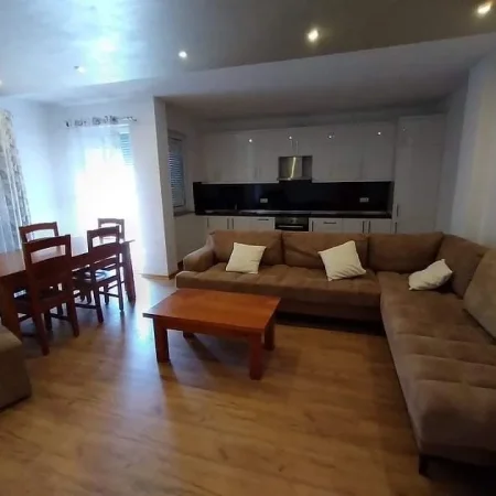 Tirane, jepet me qera apartament 2+1, Kati 2, 100 m² 470 € (Ish Stacioni i Trenit)