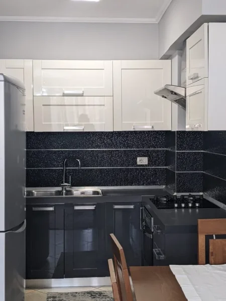 Tirane, jap me qera apartament 1+1+Ballkon, Kati 3, 70 m² 420 € (Albanopoli)
