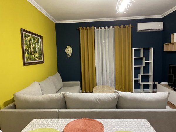 Tirane, jepet me qera apartament 2+1+Ballkon, Kati 1, 100 m² 600 € (Ferit Xhajko)