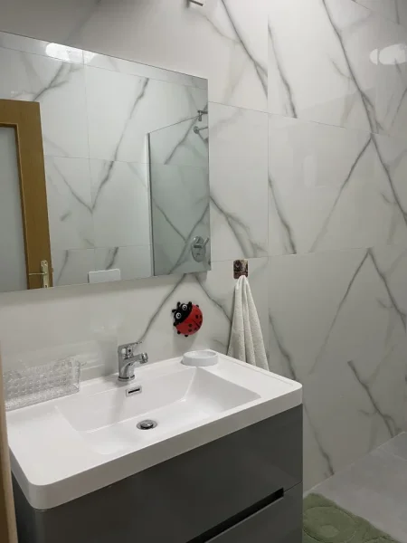 Tirane, jepet me qera apartament 2+1+Ballkon, Kati 1, 100 m² 550 € (Ferit Xhajko)