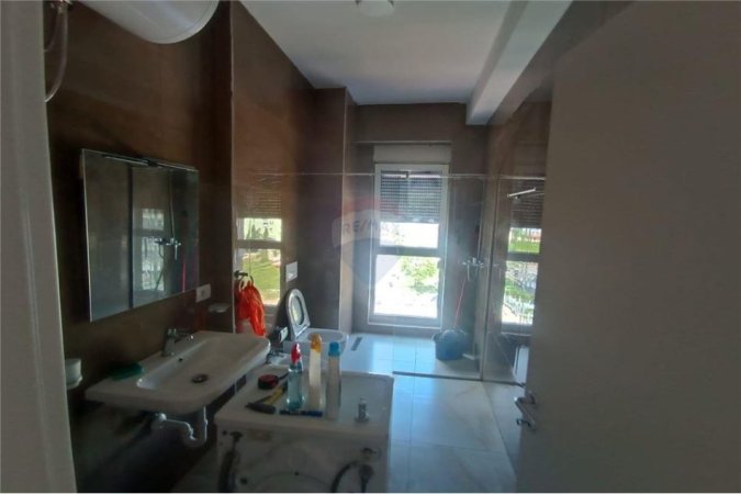 Tirane, jepet me qera apartament 2+1, Kati 5, 107 m² 400 € (Jordan Misja - Don Bosko)