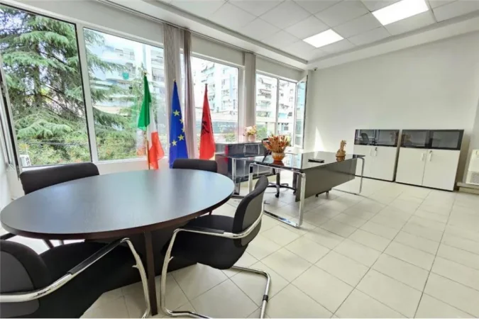 Tirane, jepet me qera zyre , Kati 2, 64 m² 650 € (Myslym Shyri - Ish Ekspozita)