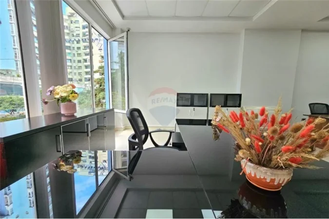 Tirane, jepet me qera zyre , Kati 2, 64 m² 650 € (Myslym Shyri - Ish Ekspozita)